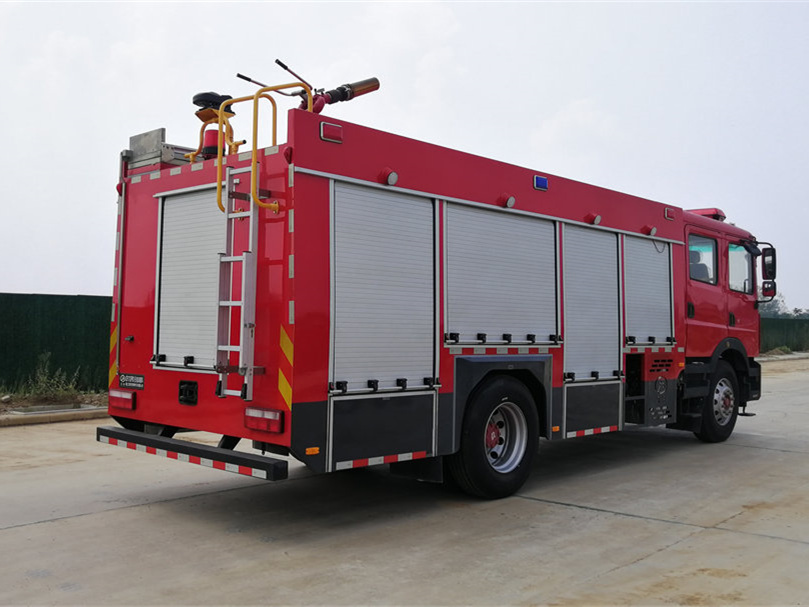 東風8噸水罐消防車