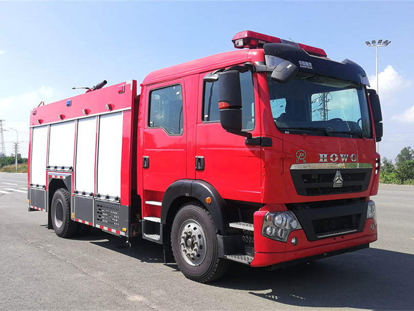6噸重汽中型泡沫消防車