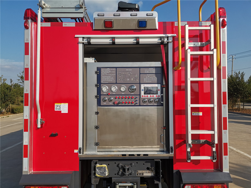 5.6噸重汽壓縮空氣泡沫消防車